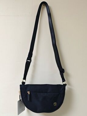 lululemon athletica | Bags | Lululemon Everywhere Belt Bag Quilted Velour Black Gold Velvet Crossbody Nwt | Poshmark lululemon athletica | Bags | Lululemon Everywhere Belt Bag Quilted Velour Black Gold Velvet Crossbody Nwt | Poshmark